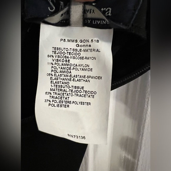 S Max Mara Black asymmetrical Skirt size M 
With buckle tie to adjust length - Picture 6 of 7